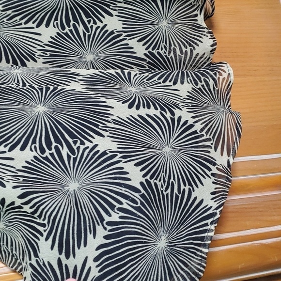 RAFELLA 100% SILK SKIRT. Geometric flower print. Size 10. Flowing look. Y2K - Picture 4 of 10